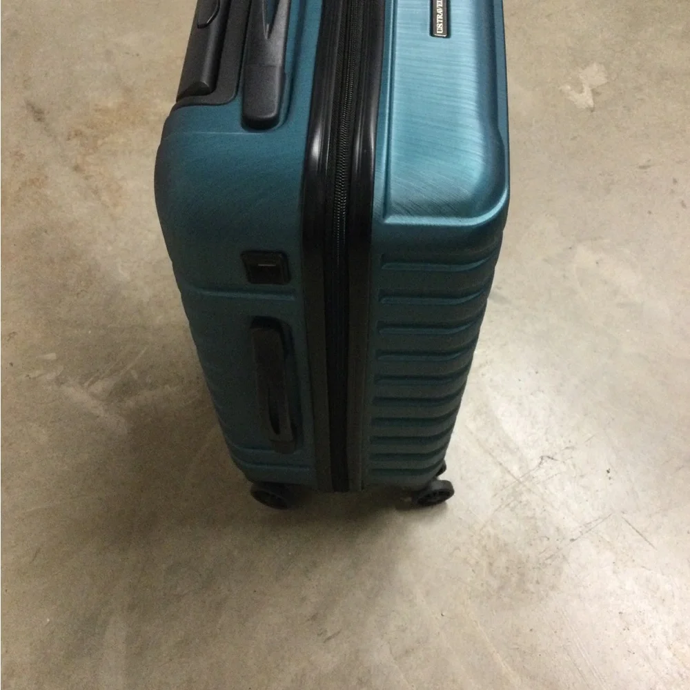 Traveler Teal Hardside Spinner Carry-On